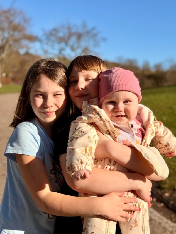 Afina, Elaisa und Alicia Kostiuk